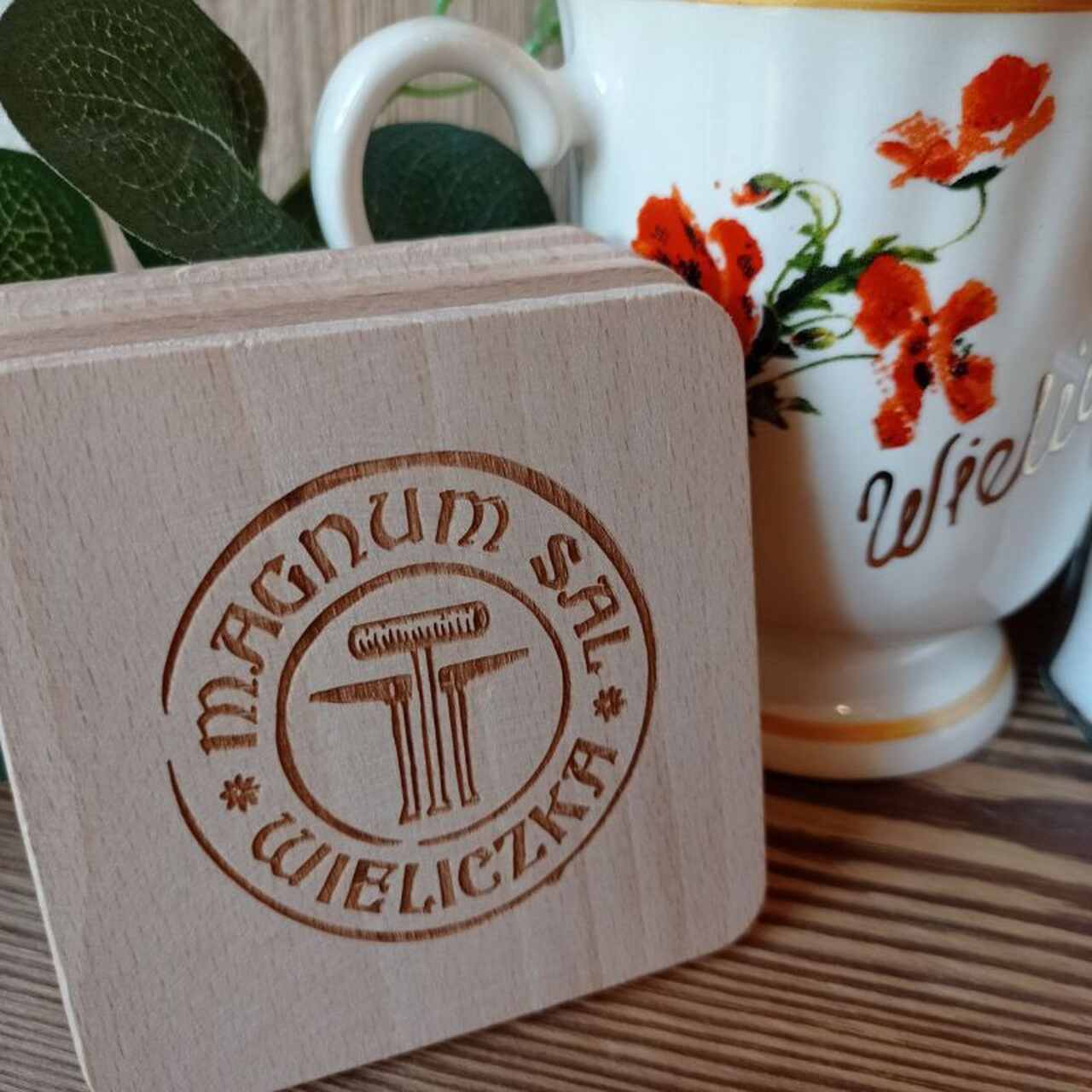 Zestaw kuchenny Maki – ceramiczny kubek, pojemnik na sól, sól w słoiczku, podstawki drewniane Wieliczka - obrazek 6