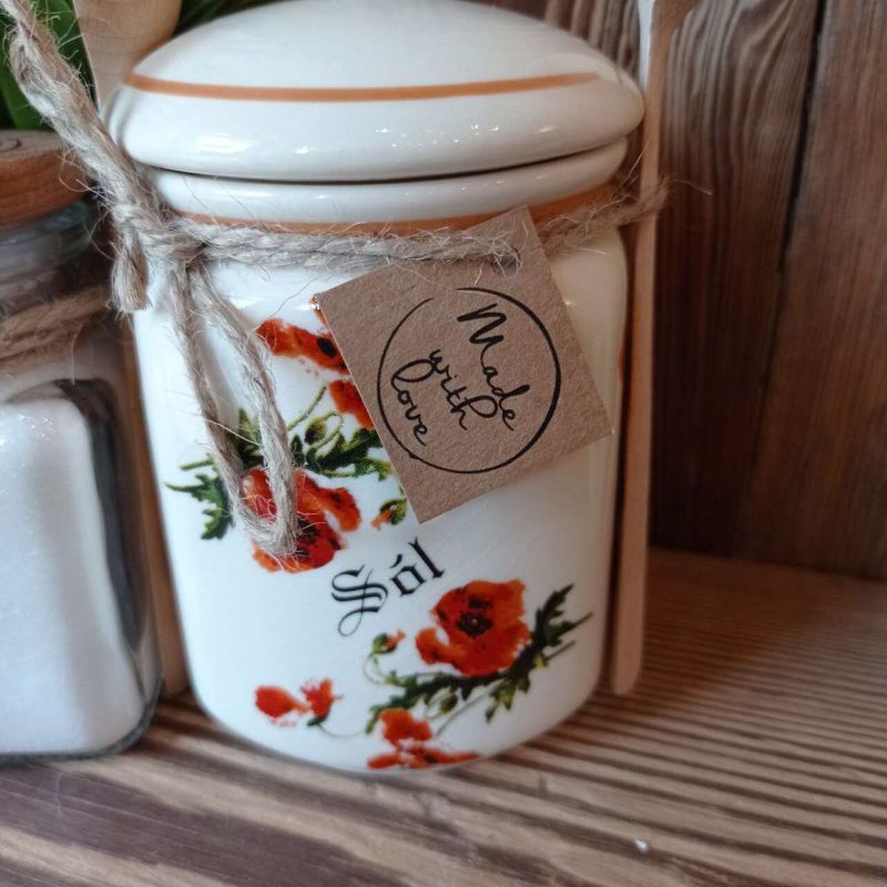 Zestaw kuchenny Maki – ceramiczny kubek, pojemnik na sól, sól w słoiczku, podstawki drewniane Wieliczka - obrazek 2