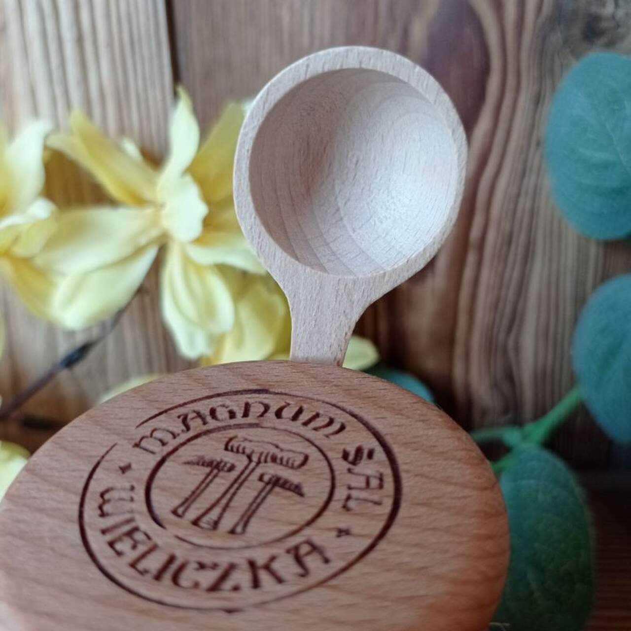 Zestaw kuchenny Maki – ceramiczny kubek, pojemnik na sól, sól w słoiczku, podstawki drewniane Wieliczka - obrazek 5
