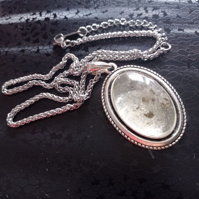 Biżuteria ręcznie robiona – łańcuszek z owalnym wisiorkiem #2 - obrazek 4
