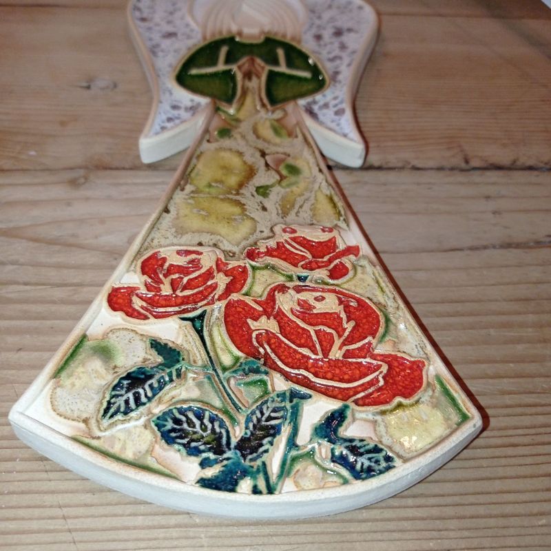 Anioł ceramiczny wiszący kwiatowy motyw róży #2 wysokość ok. 22 cm - obrazek 3