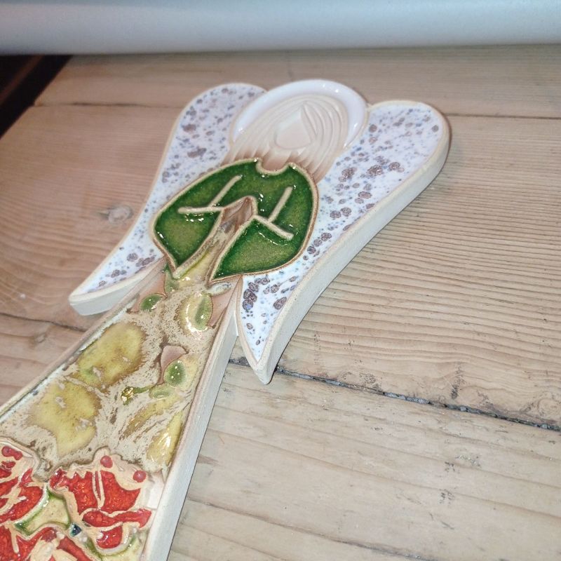 Anioł ceramiczny wiszący kwiatowy motyw róży #2 wysokość ok. 22 cm - obrazek 5