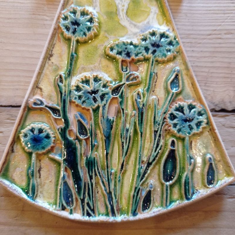 Anioł ceramiczny wiszący kwiatowy motyw chabry #1 wysokość ok. 26 cm - obrazek 5