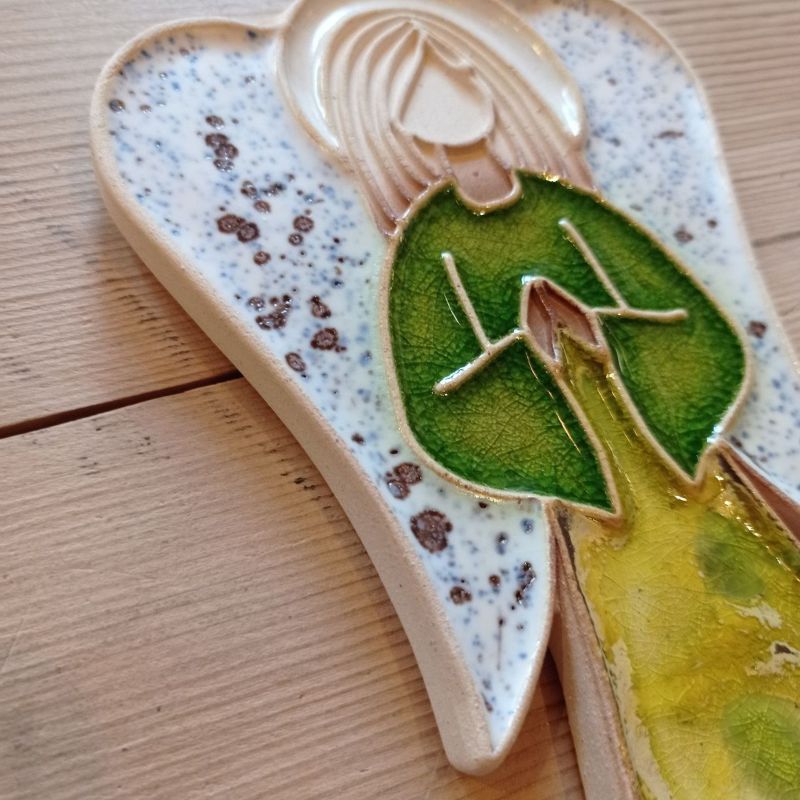 Anioł ceramiczny wiszący kwiatowy motyw chabry #2 wysokość ok. 22cm - obrazek 5