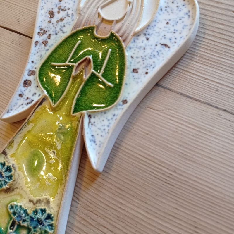 Anioł ceramiczny wiszący kwiatowy motyw chabry #2 wysokość ok. 22cm - obrazek 4