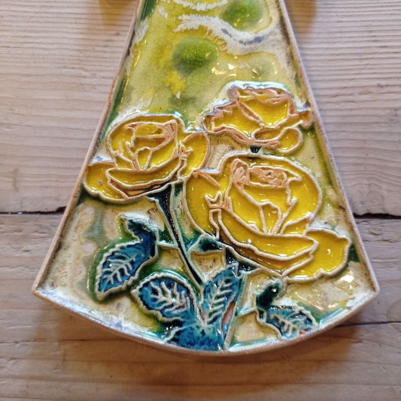 Anioł ceramiczny wiszący kwiatowy motyw żółta róża #2 wysokość ok. 26 cm - obrazek 2